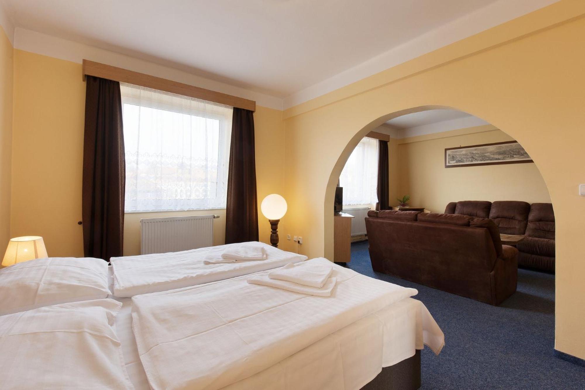 Hotel Belvedere Příbram 外观 照片